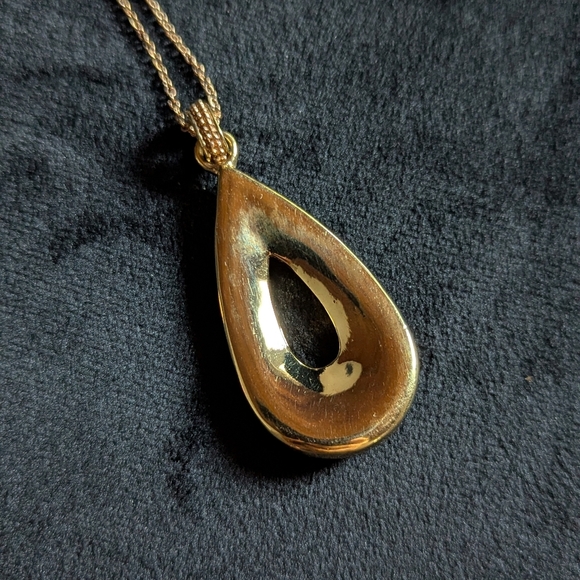 Gold Teardrop Pendant Necklace Stainless Steel Minimalist Quiet Luxury - Picture 4 of 7